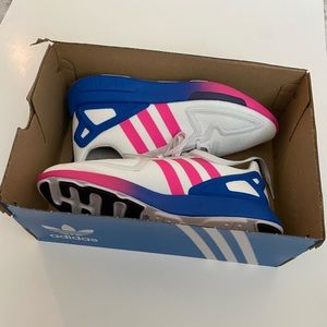 Women’s 8 Adidas originals ZX 2K flux sneakers NWT